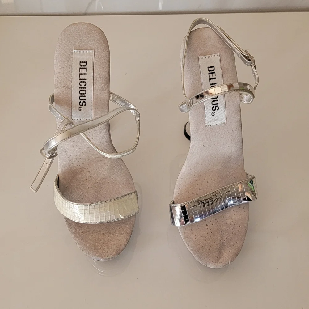 Delicious | Acrylic Platform Anklestrap Silver heels Size 7 - Picture 4 of 11